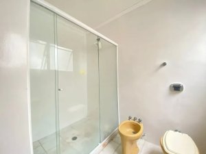 Casa com 270m², 4 dormitórios no bairro Rio Branco em Porto Alegre para Alugar