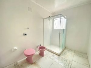 Casa com 270m², 4 dormitórios no bairro Rio Branco em Porto Alegre para Alugar