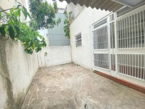 Casa com 270m², 4 dormitórios no bairro Rio Branco em Porto Alegre para Alugar