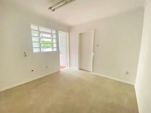 Casa com 270m², 4 dormitórios no bairro Rio Branco em Porto Alegre para Alugar