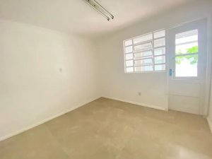 Casa com 270m², 4 dormitórios no bairro Rio Branco em Porto Alegre para Alugar