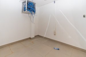 Prédio Comercial com 1.200m² no bairro Navegantes em Porto Alegre para Alugar