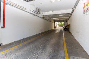 Prédio Comercial com 1.200m² no bairro Navegantes em Porto Alegre para Alugar