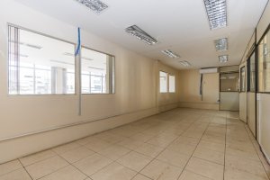 Prédio Comercial com 1.200m² no bairro Navegantes em Porto Alegre para Alugar