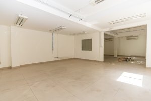 Prédio Comercial com 1.200m² no bairro Navegantes em Porto Alegre para Alugar