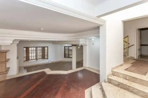 Casa com 400m², 4 dormitórios no bairro Menino Deus em Porto Alegre para Alugar