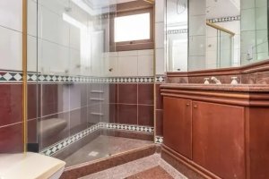 Casa com 400m², 4 dormitórios no bairro Menino Deus em Porto Alegre para Alugar