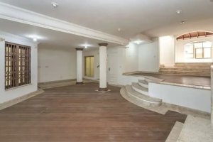 Casa com 400m², 4 dormitórios no bairro Menino Deus em Porto Alegre para Alugar