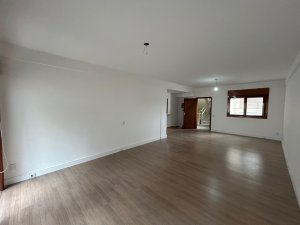 Apartamento com 75m², 1 dormitório no bairro Medianeira em Porto Alegre para Alugar