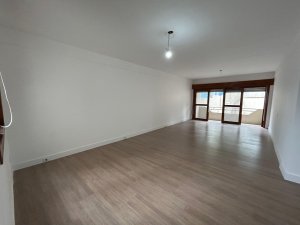 Apartamento com 75m², 1 dormitório no bairro Medianeira em Porto Alegre para Alugar