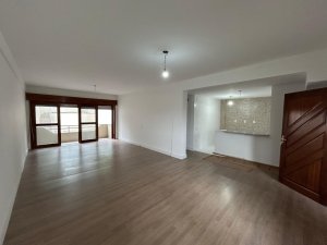 Apartamento com 75m², 1 dormitório no bairro Medianeira em Porto Alegre para Alugar