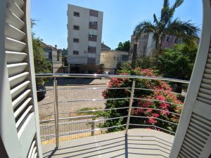 Casa com 120m², 3 dormitórios no bairro São Geraldo em Porto Alegre para Alugar