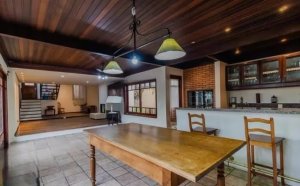 Casa com 330m², 3 dormitórios no bairro Medianeira em Porto Alegre para Alugar