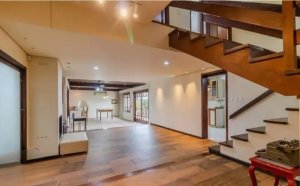 Casa com 330m², 3 dormitórios no bairro Medianeira em Porto Alegre para Alugar