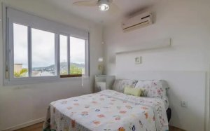 Casa com 330m², 3 dormitórios no bairro Medianeira em Porto Alegre para Alugar