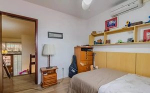 Casa com 330m², 3 dormitórios no bairro Medianeira em Porto Alegre para Alugar