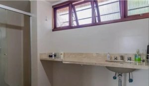 Casa com 330m², 3 dormitórios no bairro Medianeira em Porto Alegre para Alugar