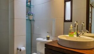 Casa com 330m², 3 dormitórios no bairro Medianeira em Porto Alegre para Alugar