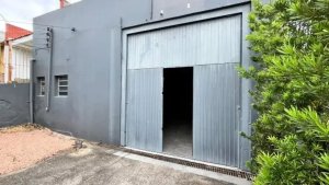 Depósito com 230m² no bairro Jardim Botânico em Porto Alegre para Alugar