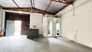 Depósito com 230m² no bairro Jardim Botânico em Porto Alegre para Alugar