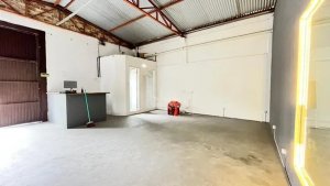 Depósito com 230m² no bairro Jardim Botânico em Porto Alegre para Alugar