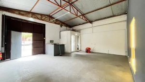 Depósito com 230m² no bairro Jardim Botânico em Porto Alegre para Alugar