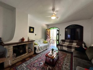 Casa com 311m², 3 dormitórios no bairro Tristeza em Porto Alegre para Alugar