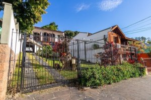 Casa com 311m², 3 dormitórios no bairro Tristeza em Porto Alegre para Alugar