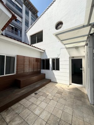 Casa comercial com 460m² no bairro Auxiliadora em Porto Alegre para Alugar