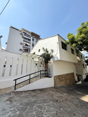 Casa comercial com 460m² no bairro Auxiliadora em Porto Alegre para Alugar