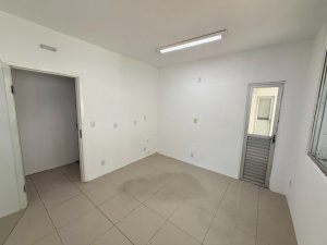 Casa comercial com 460m² no bairro Auxiliadora em Porto Alegre para Alugar