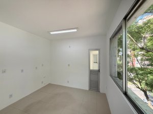 Casa comercial com 460m² no bairro Auxiliadora em Porto Alegre para Alugar