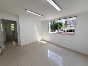 Casa comercial com 460m² no bairro Auxiliadora em Porto Alegre para Alugar