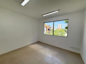 Casa comercial com 460m² no bairro Auxiliadora em Porto Alegre para Alugar