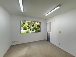 Casa comercial com 460m² no bairro Auxiliadora em Porto Alegre para Alugar