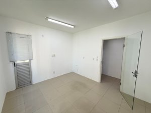 Casa comercial com 460m² no bairro Auxiliadora em Porto Alegre para Alugar
