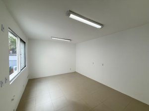 Casa comercial com 460m² no bairro Auxiliadora em Porto Alegre para Alugar