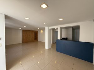 Casa comercial com 460m² no bairro Auxiliadora em Porto Alegre para Alugar
