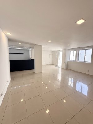 Casa comercial com 460m² no bairro Auxiliadora em Porto Alegre para Alugar