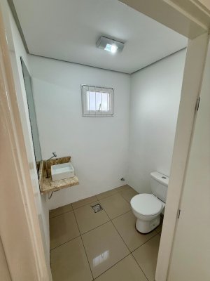 Casa comercial com 460m² no bairro Auxiliadora em Porto Alegre para Alugar