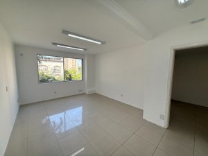 Casa comercial com 460m² no bairro Auxiliadora em Porto Alegre para Alugar