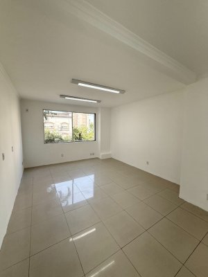 Casa comercial com 460m² no bairro Auxiliadora em Porto Alegre para Alugar