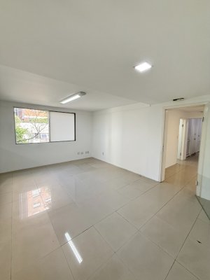 Casa comercial com 460m² no bairro Auxiliadora em Porto Alegre para Alugar