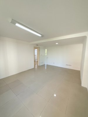 Casa comercial com 460m² no bairro Auxiliadora em Porto Alegre para Alugar