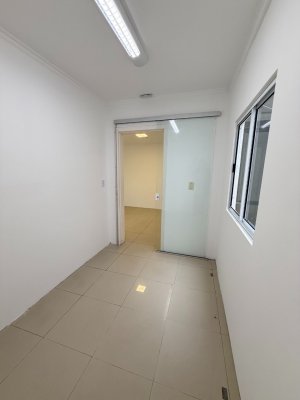 Casa comercial com 460m² no bairro Auxiliadora em Porto Alegre para Alugar