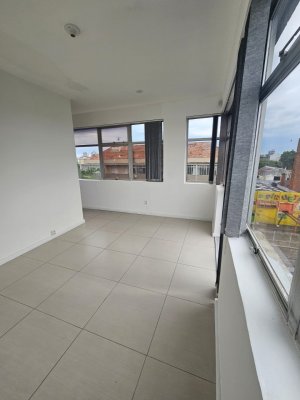 Sala Comercial com 40m² no bairro Navegantes em Porto Alegre para Alugar