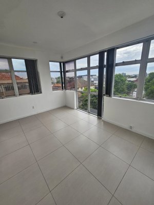Sala Comercial com 40m² no bairro Navegantes em Porto Alegre para Alugar
