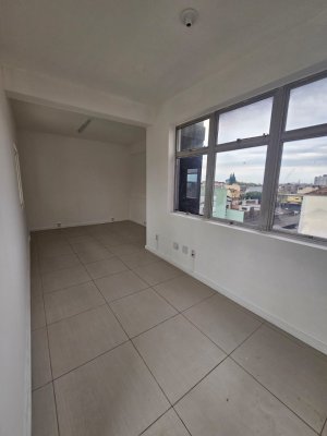 Sala Comercial com 40m² no bairro Navegantes em Porto Alegre para Alugar