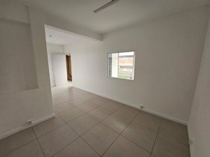 Sala Comercial com 40m² no bairro Navegantes em Porto Alegre para Alugar