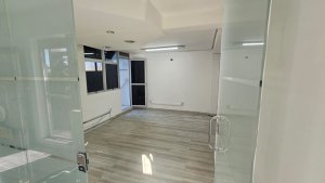 Sala Comercial com 60m² no bairro Navegantes em Porto Alegre para Alugar